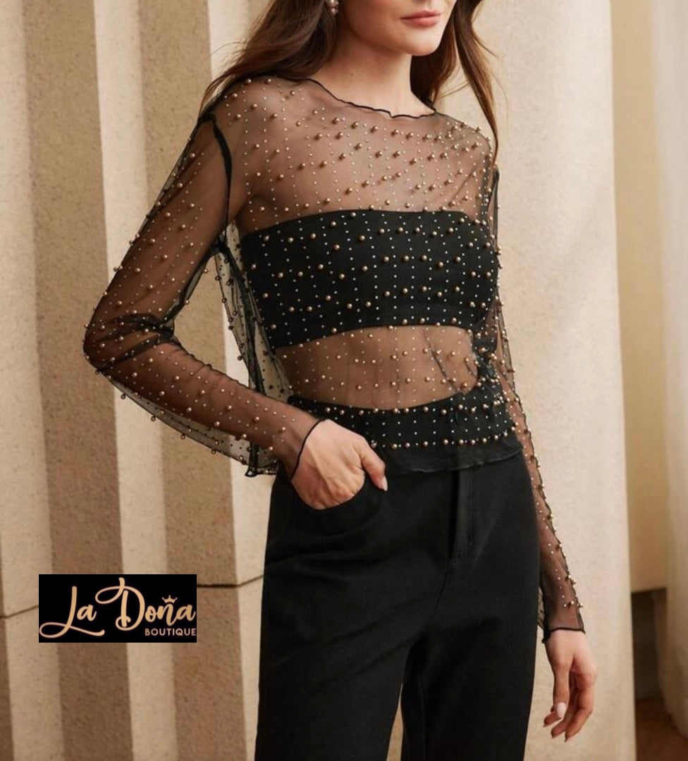 Blusa transparente con perlas doradas