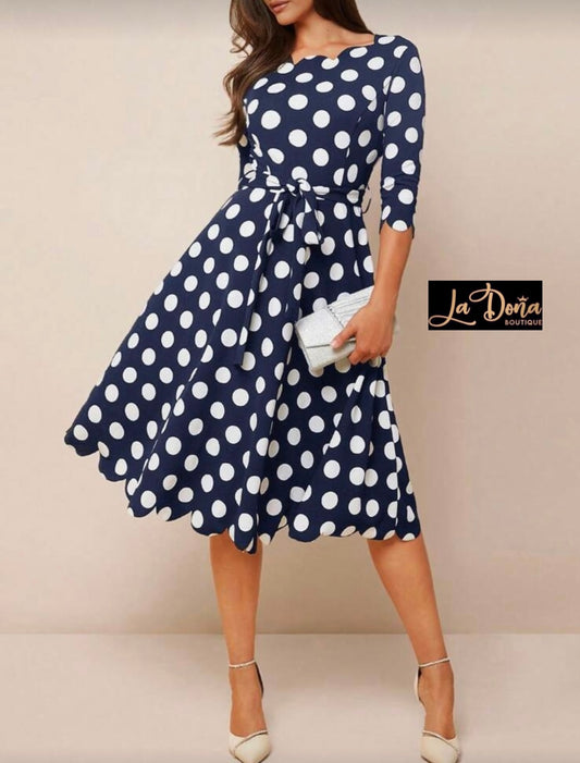 Vestido azul con lunares