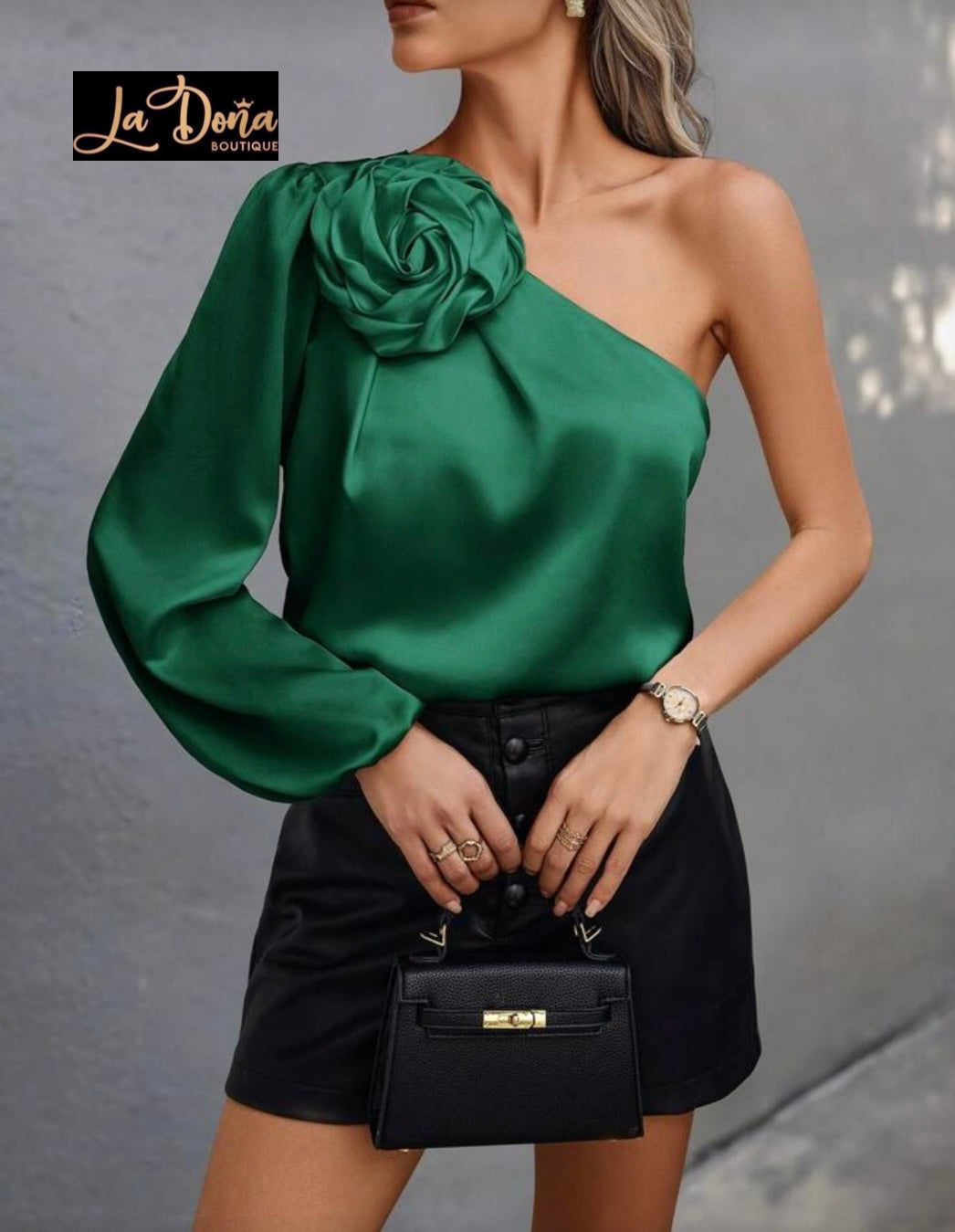 Blusa verde satén con flor 3D