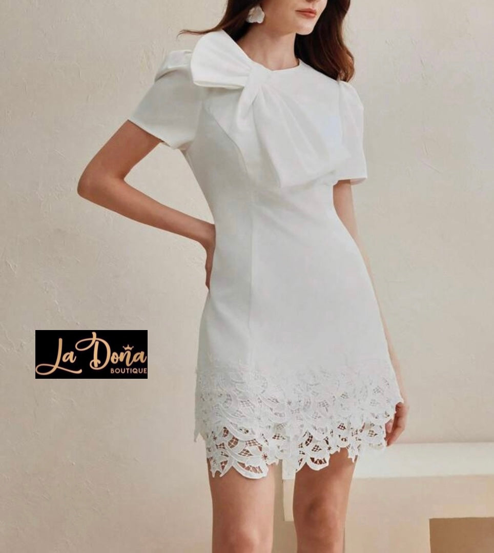 Vestido corto con moño