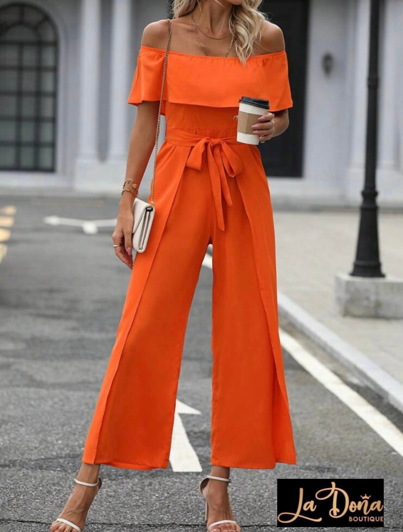 Mono naranja con abertura en pierna
