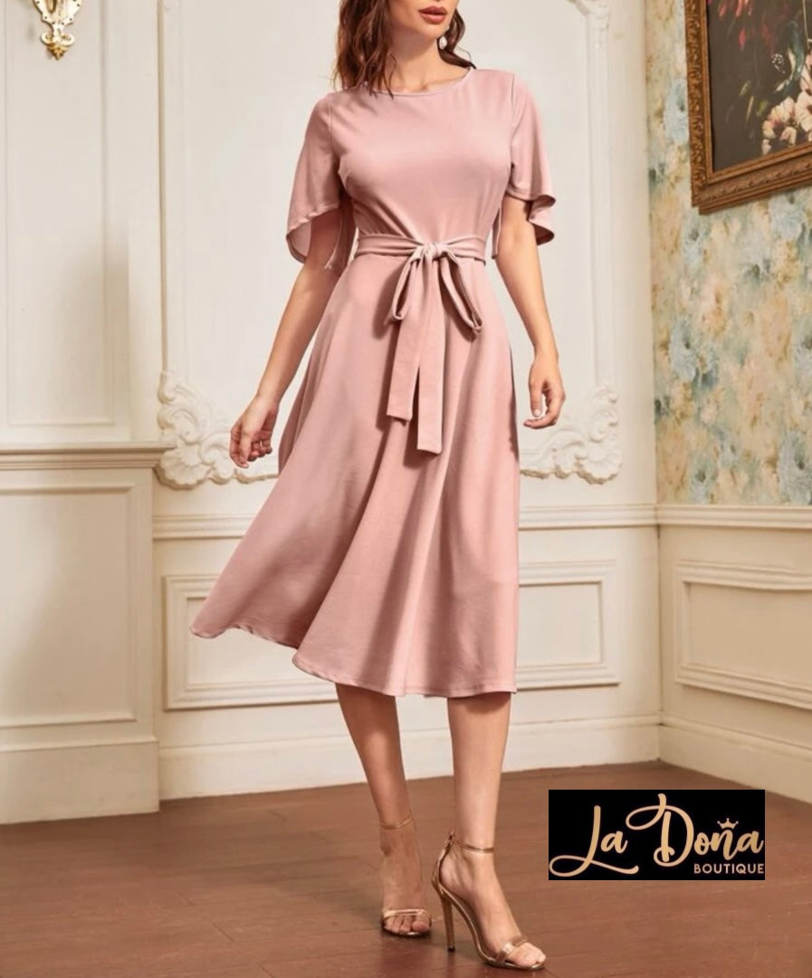 Vestido rosa midi con cinto