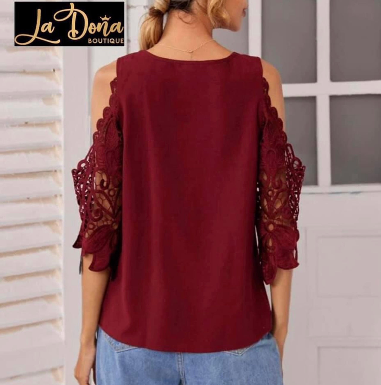 Blusa guinda con encaje
