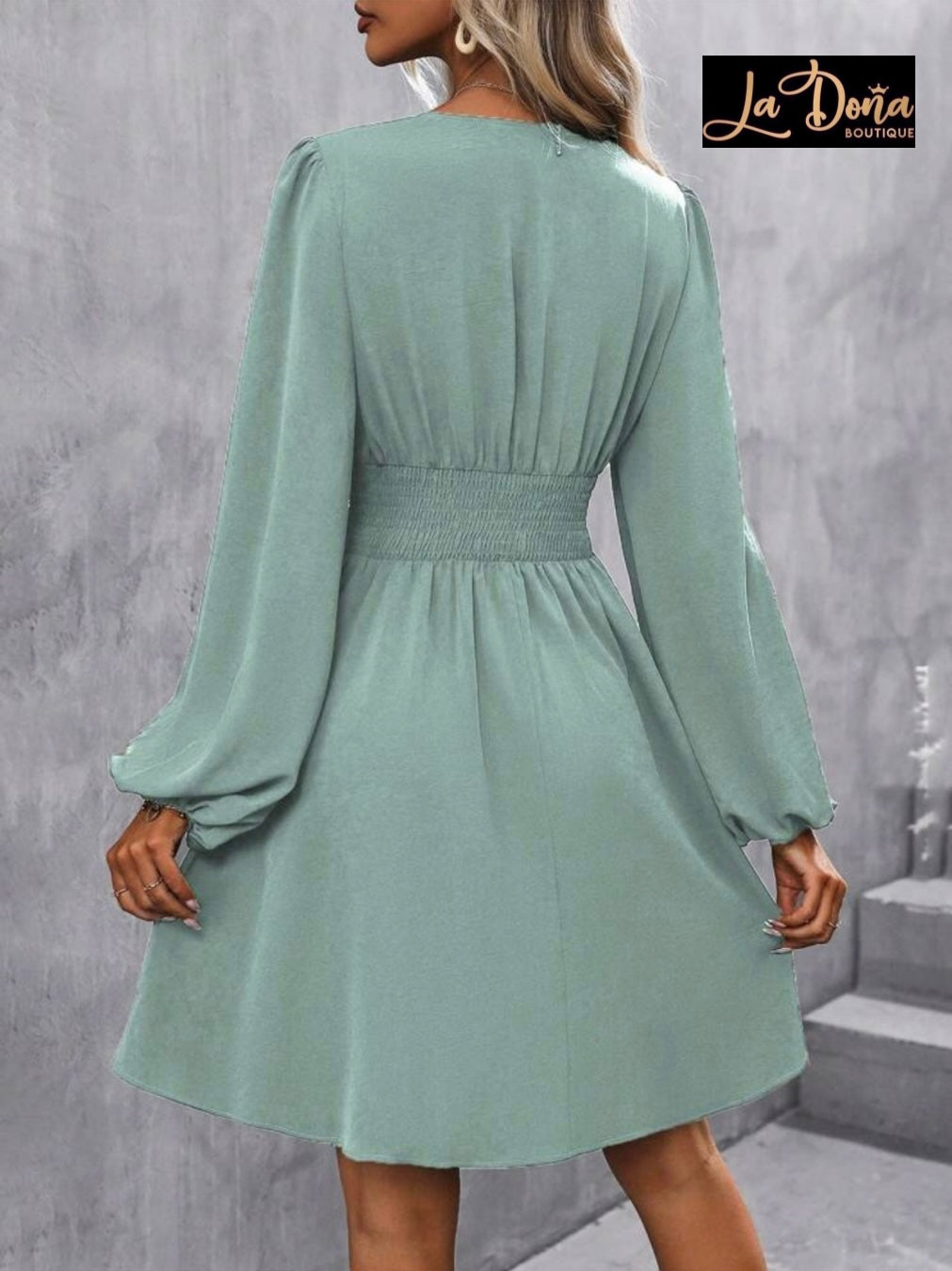 Vestido corto con manga