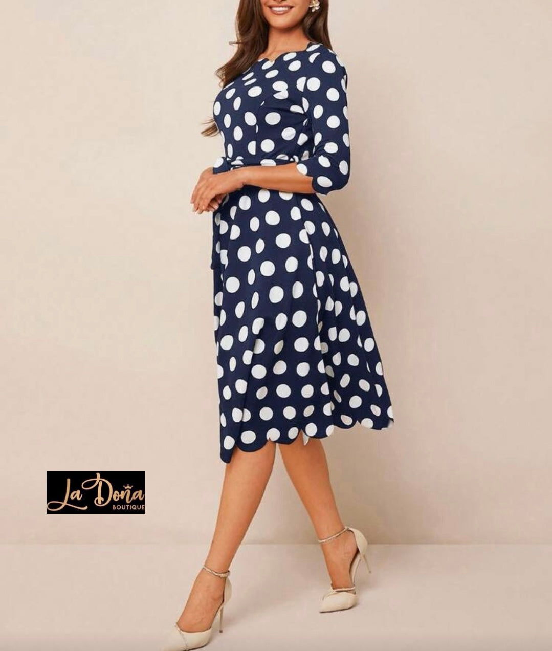 Vestido azul con lunares