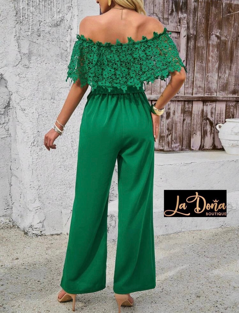 Mono verde con encaje