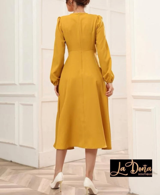 Vestido mostaza midi con cinto