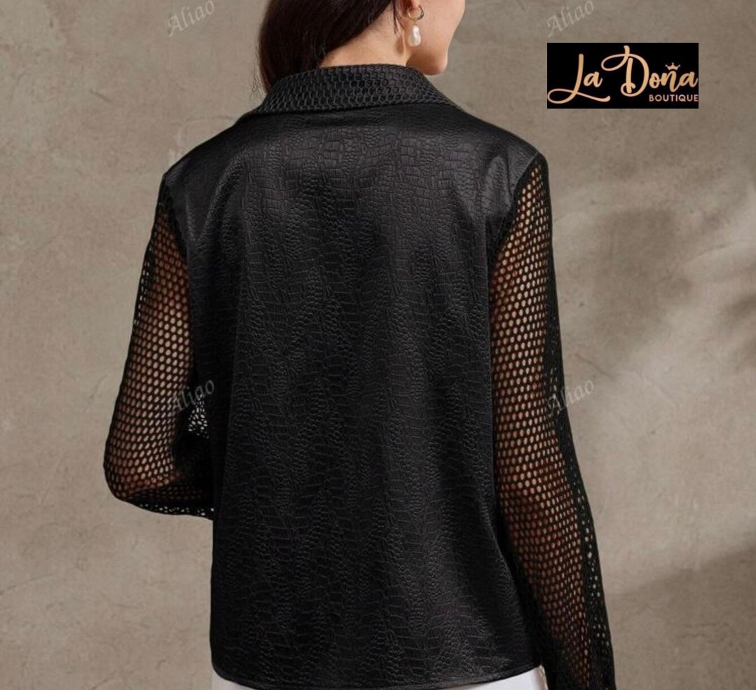 Camisa vinipiel con mangas transparencia