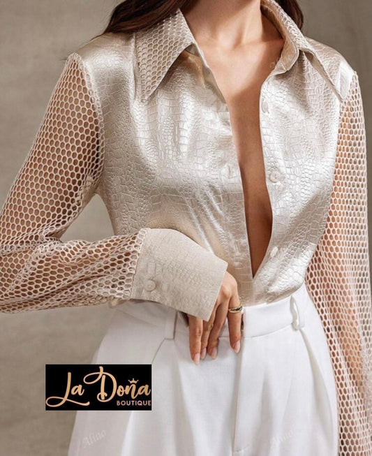 Camisa vinipiel con mangas transparencia