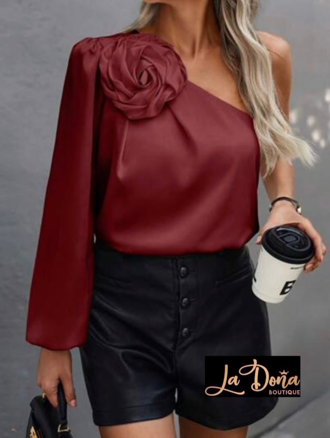 Blusa con flor 3D de una manga