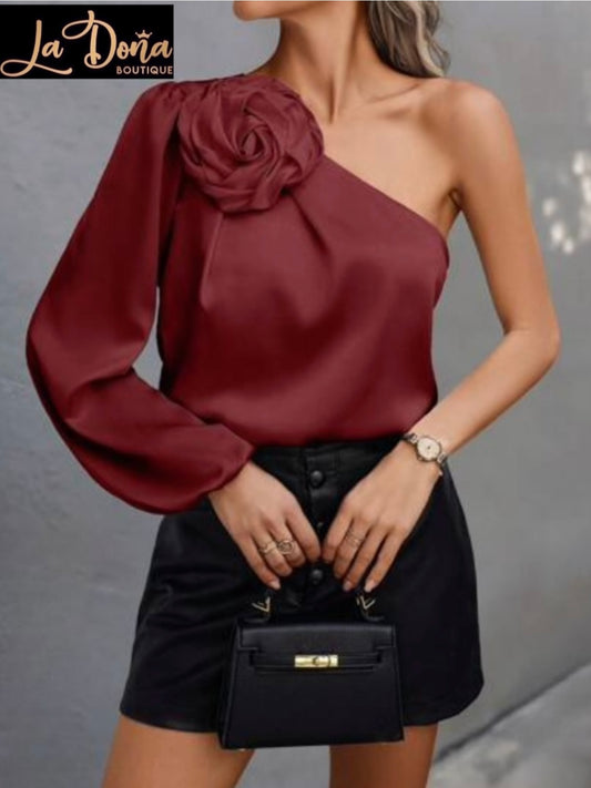 Blusa con flor 3D de una manga