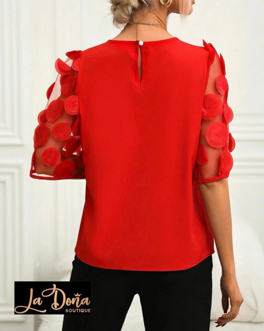 Blusa con círculos en mangas