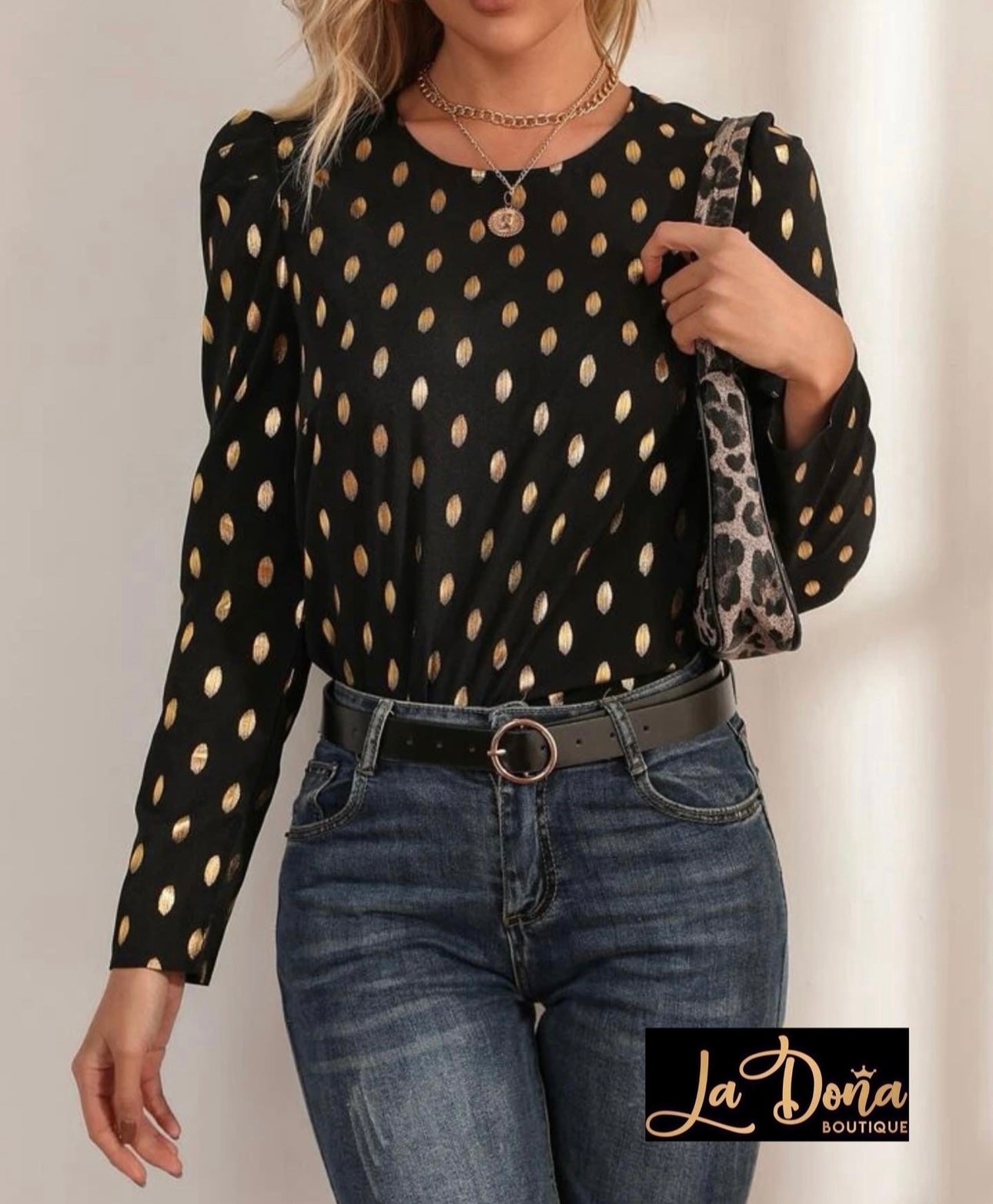 Blusa con óvalos dorados