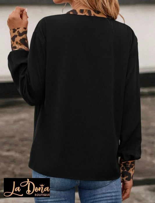 Blusa negra con leopardo