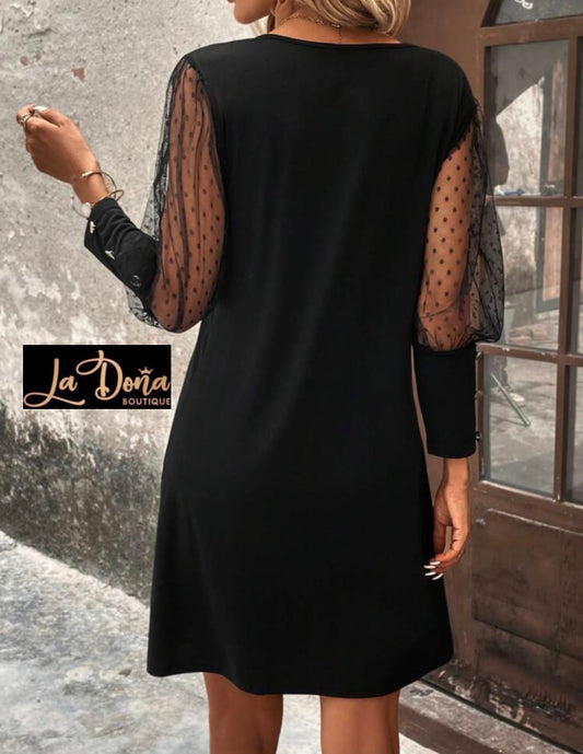Vestido negro con mangas transparencia