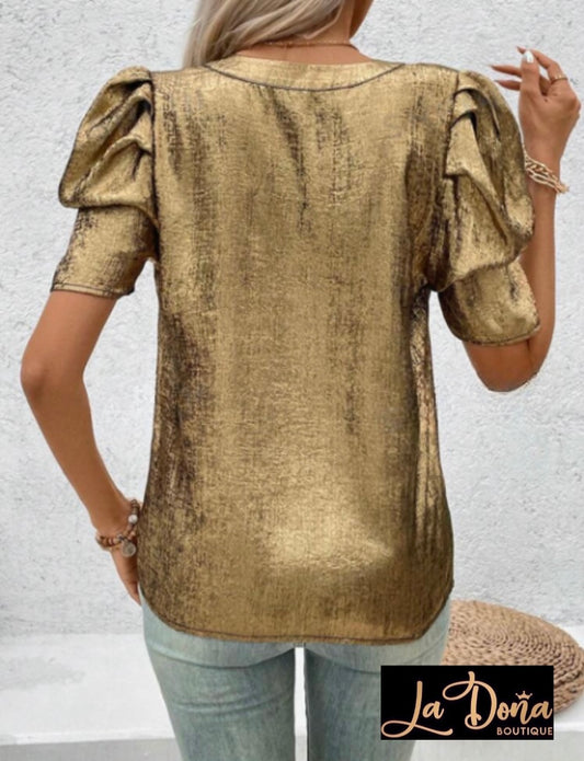 Blusa dorada metálica