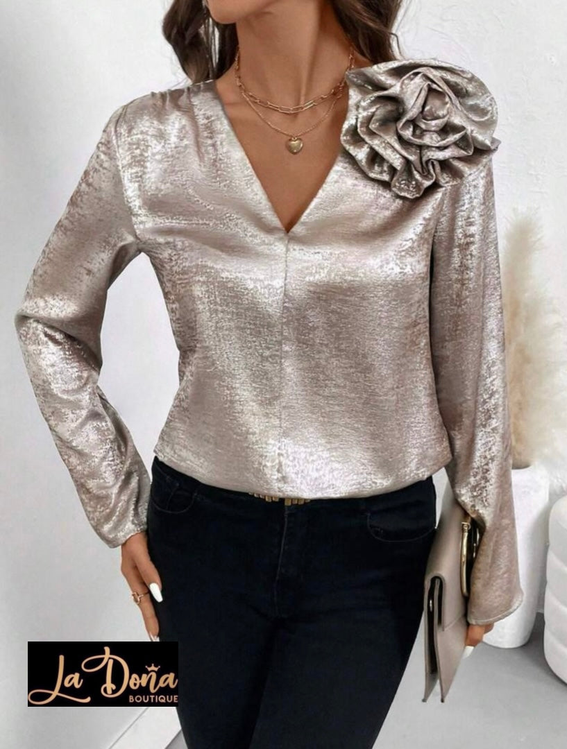 Blusa metalica con flor 3D