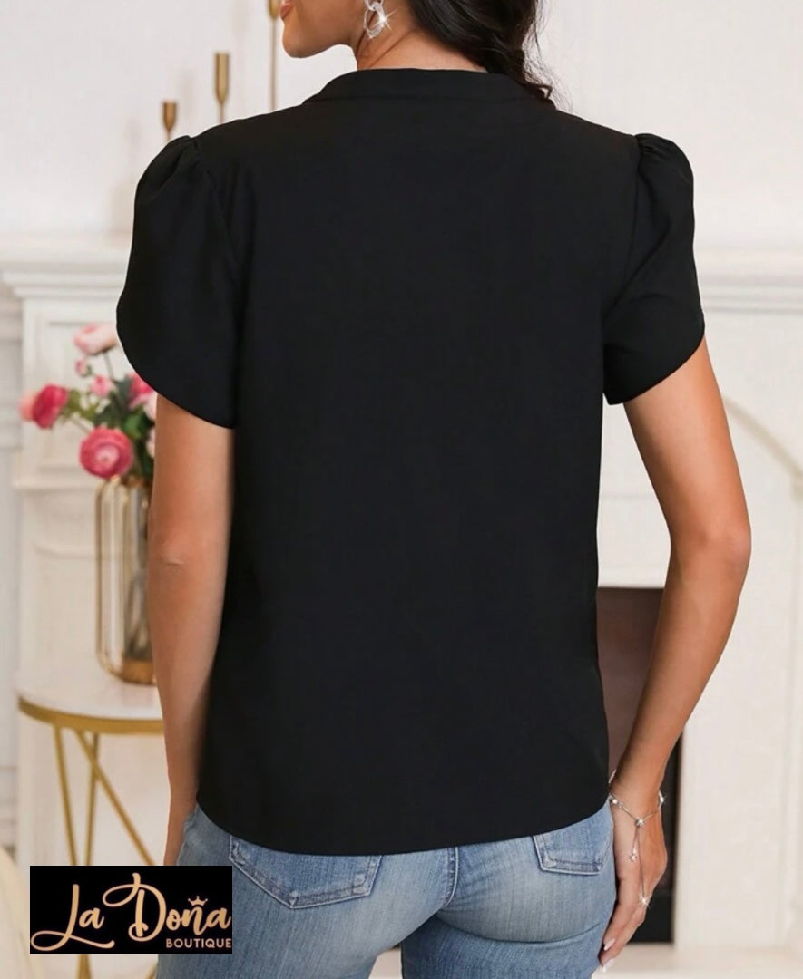 Blusa negra con lentejuelas plateadas