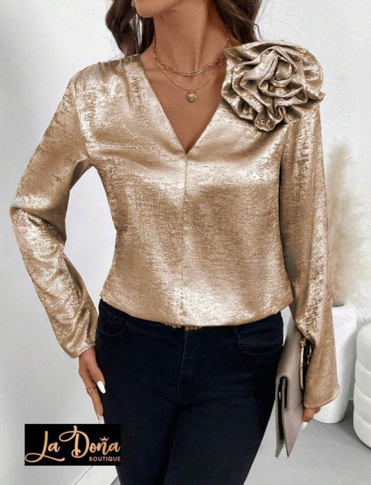Blusa metalica con flor 3D