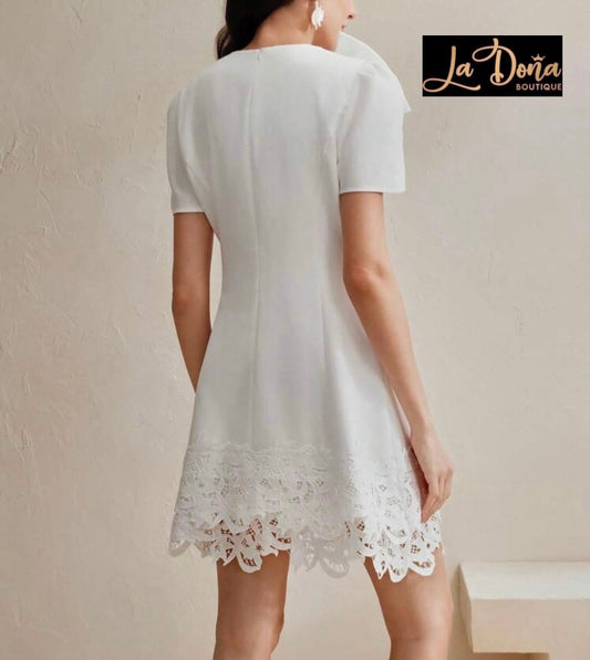 Vestido corto con moño