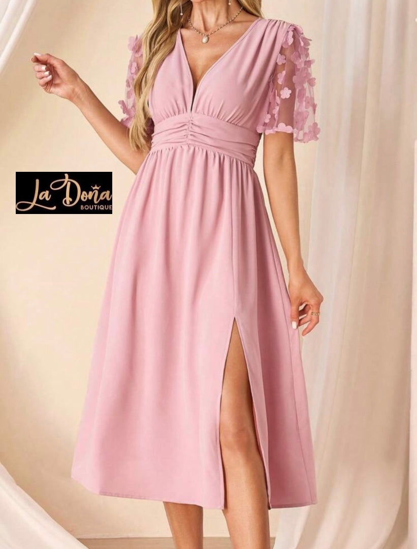 Vestido rosa con aplique flores en mangas