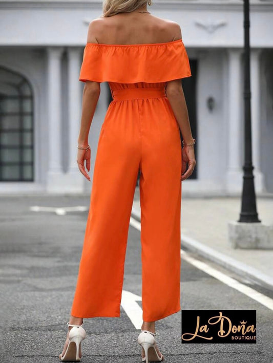 Mono naranja con abertura en pierna