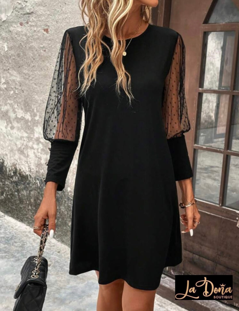Vestido negro con mangas transparencia