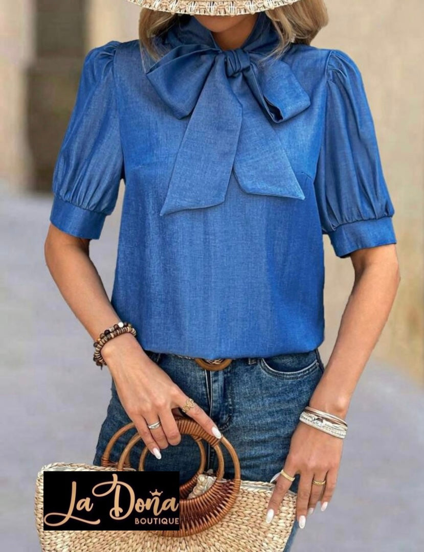 Blusa azul moño