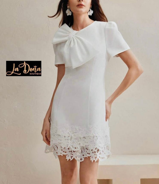 Vestido corto con moño