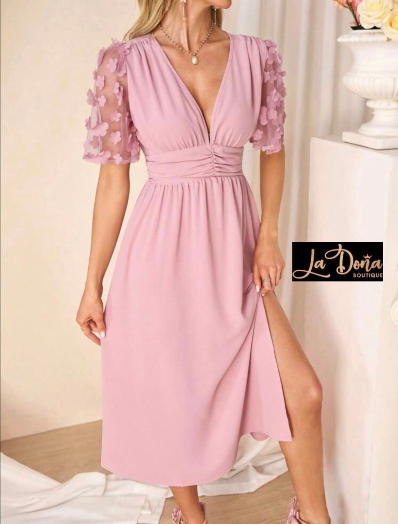 Vestido rosa con aplique flores en mangas