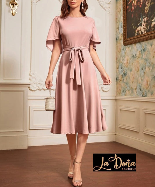 Vestido rosa midi con cinto