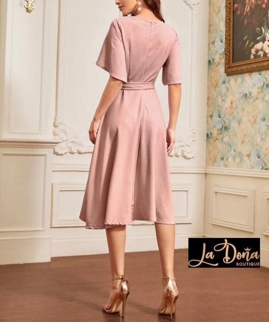 Vestido rosa midi con cinto