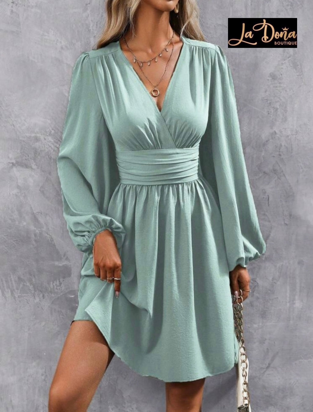 Vestido corto con manga