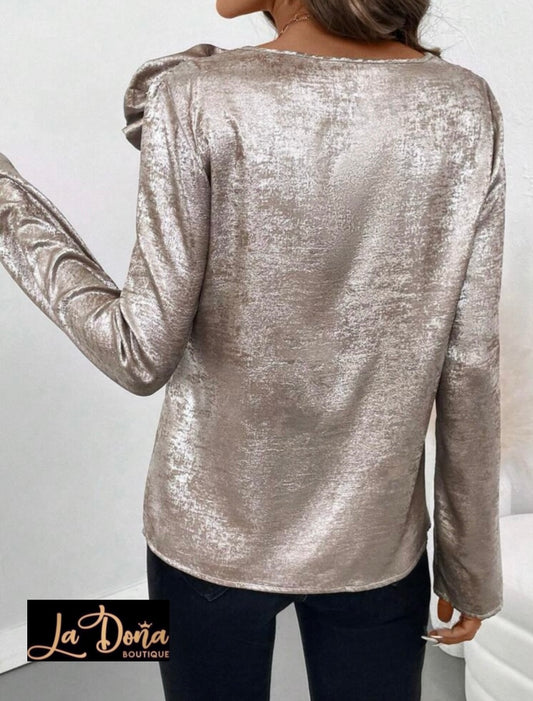 Blusa metalica con flor 3D