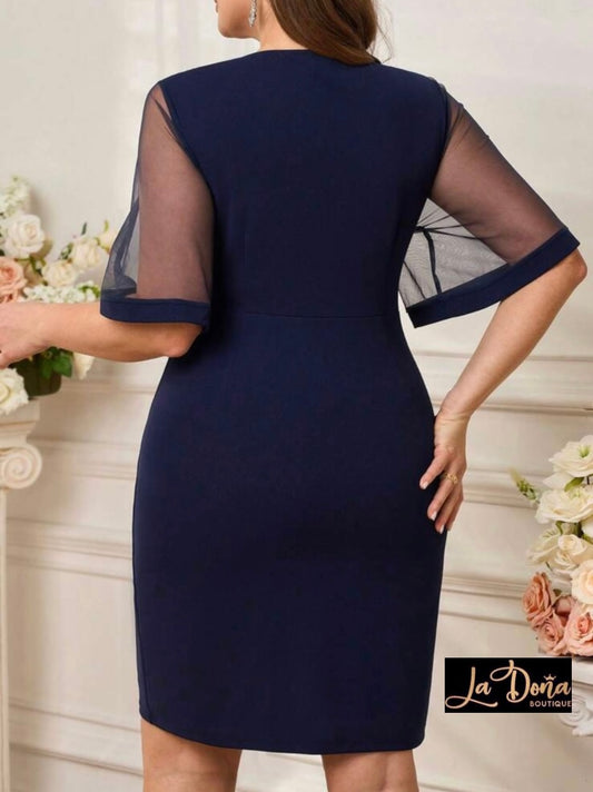 Vestido con flor 3D y manga transparente