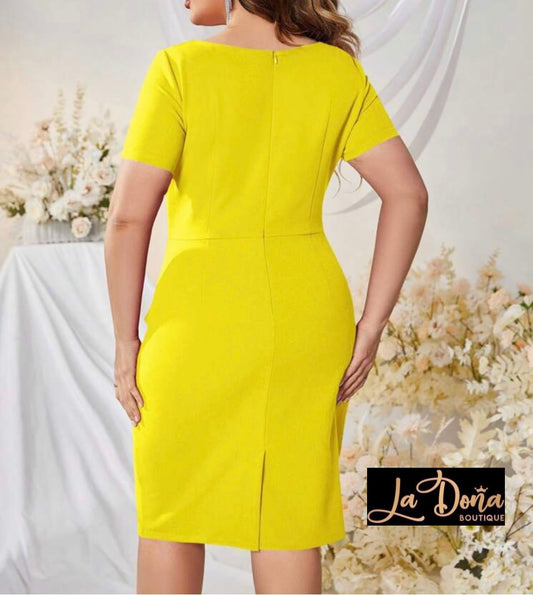 Vestido amarillo con olanes y mangas