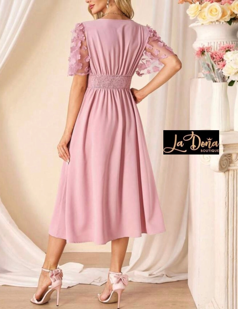 Vestido rosa con aplique flores en mangas