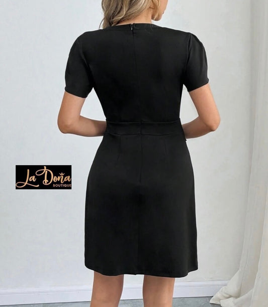 Vestido negro corto con botones