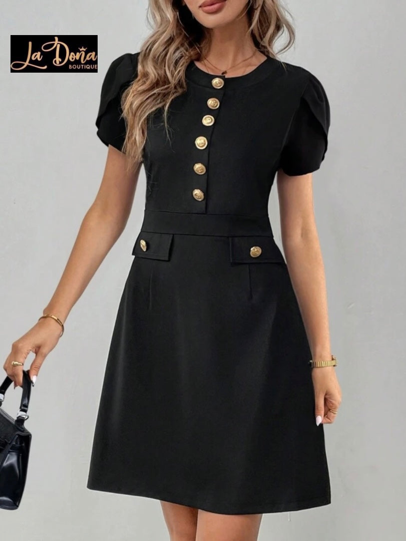 Vestido negro corto con botones