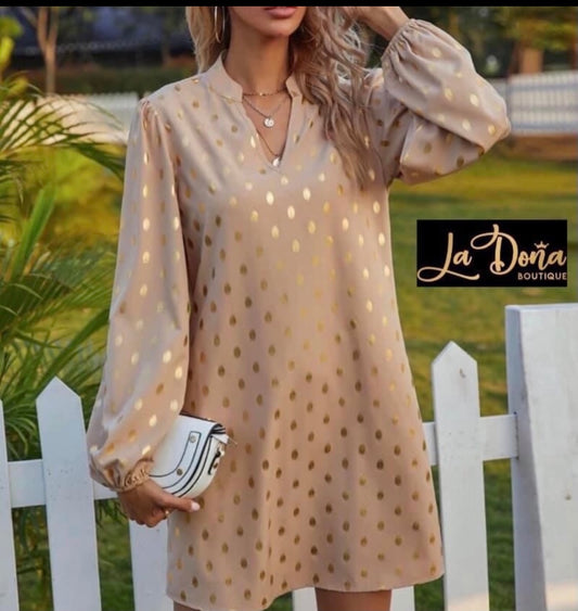 Vestido suelto nude con ovalos dorados
