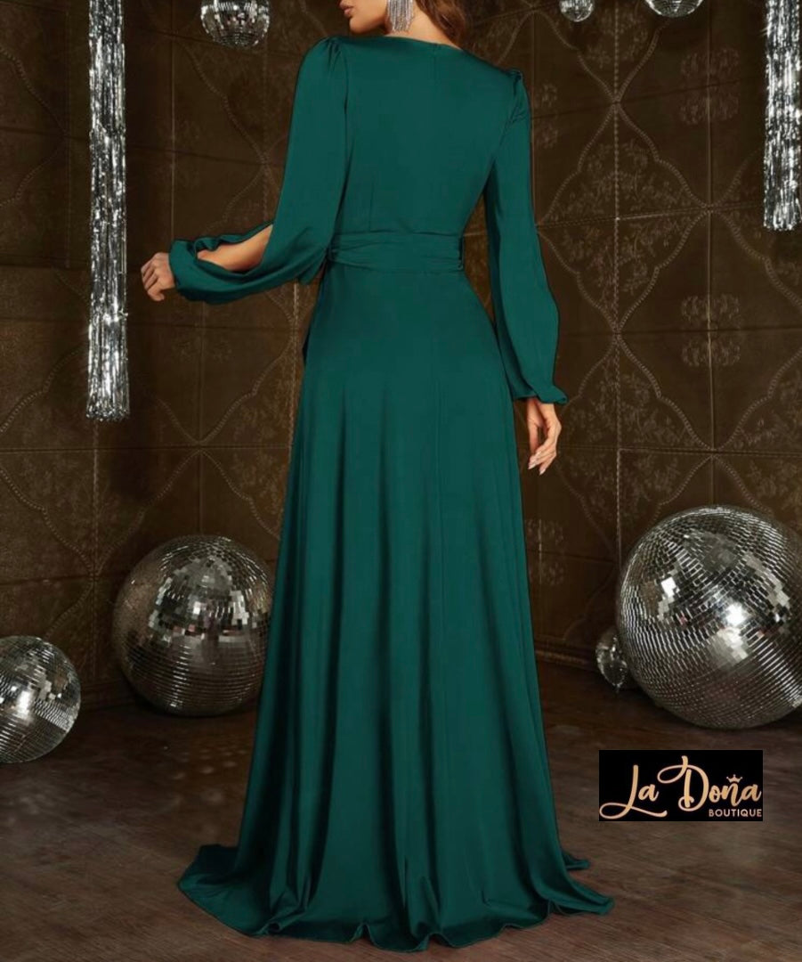 Vestido largo de noche con aberturas en mangas