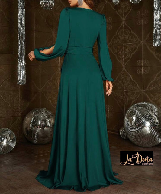 Vestido largo de noche con aberturas en mangas