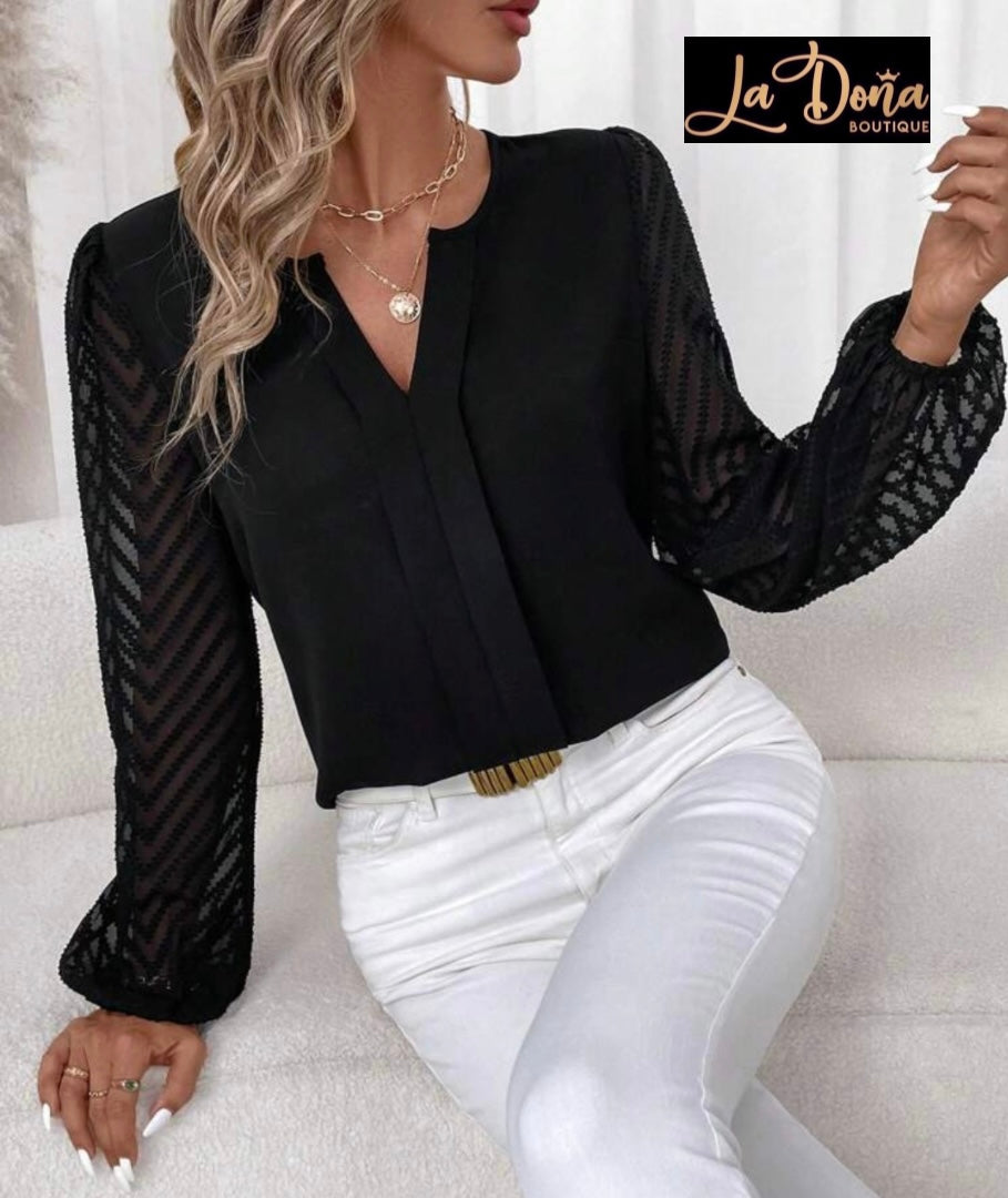 Blusa negra con mangas transparencia