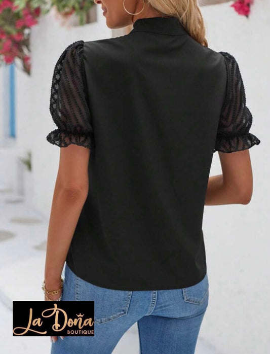 Blusa negra con moño