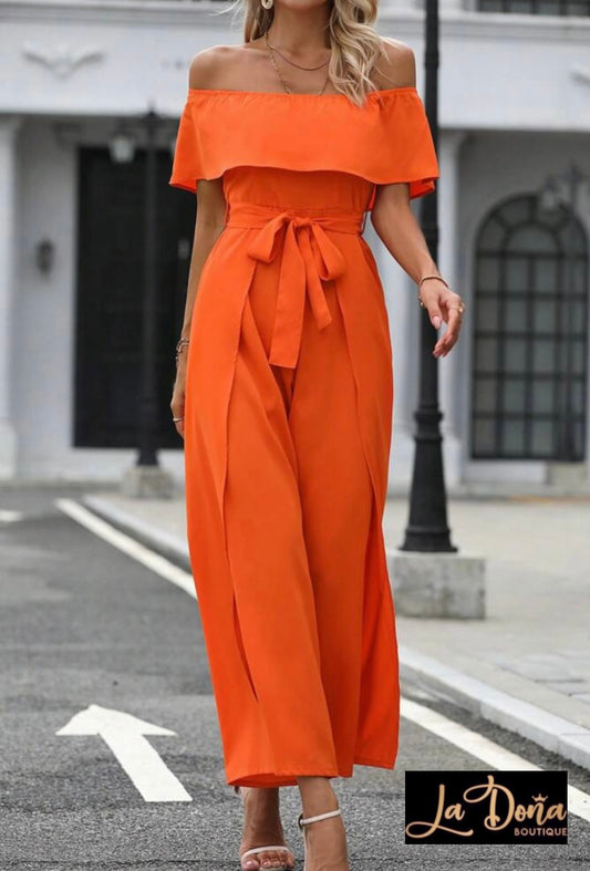 Mono naranja con abertura en pierna